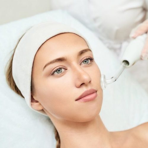 Darsonval cosmetology apparatus. Face cleaning procedure. Salon treatment